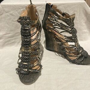 Great for summer. Slightly used; size 8.5